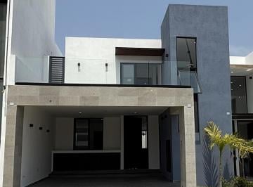 Casa · 205m² · 3 Recámaras · 2 Estacionamientos · Casa en Lomas del Dorado