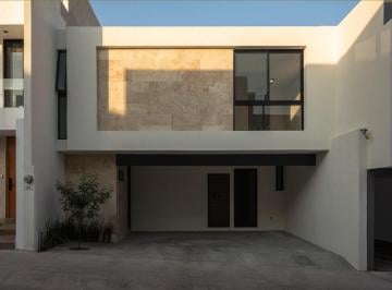 Casa · 196m² · 3 Recámaras · 2 Estacionamientos · Casa en Venta en Forja Real