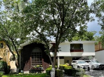 Casa · 730m² · 3 Recámaras · 2 Estacionamientos · Casa en Venta en Residencial San Alberto