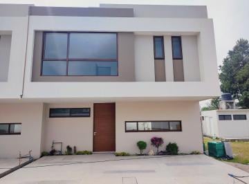 Casa en condominio · 242m² · 3 Recámaras · 3 Estacionamientos · Venta de Casa Modelo Malaui en Residencial Paseo Jurica en Metepec