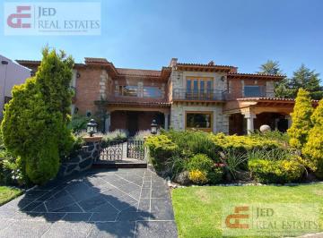 Casa · 650m² · 4 Recámaras · 4 Estacionamientos · Casa - Club de Golf Los Encinos