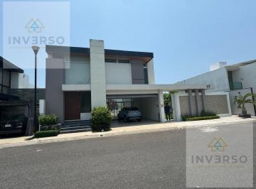 Casa · 350m² · 4 Recámaras · 2 Estacionamientos · Hermosa Casa de 480 m² en Residencial Lomas Diamante