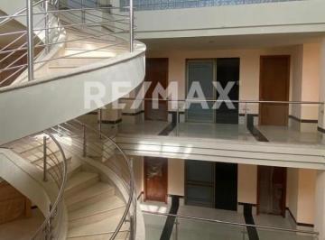 Edificio · 280m² · 2 Estacionamientos · Consultorio Médico en Renta en Toluca, Penthouse en Renta en Edificio Comercial