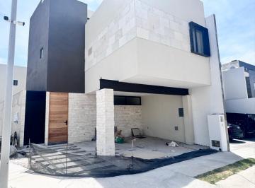 Casa de 3 habitaciones, San Luis Potosí · Rr_1311. Casa en Venta en San Angel IV con Roof Garden.