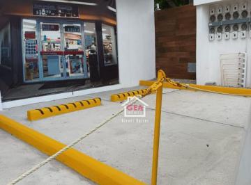 Local comercial · 96m² · 1 Estacionamiento · Local - México
