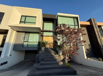 Casa · 375m² · 5 Recámaras · 6 Estacionamientos · Casa en Venta, Valle Imperial, Zapopan