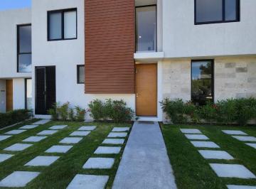 Casa · 121m² · 2 Recámaras · 2 Estacionamientos · Casa en Venta en Juriquilla