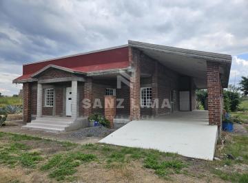 Casa de 3 habitaciones, Celaya · Carretera Celaya - Comonfort: Casa Campestre en Venta