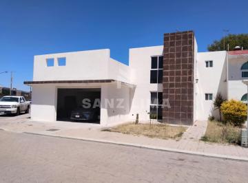 Casa en condominio de 3 habitaciones, Celaya · Villas de Benavente 2: Casa en Fraccionamiento Privado con Amplios Espacios