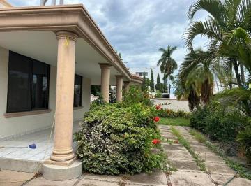 Casa · 320ha · 2 Estacionamientos · Casa en Venta Colonia Chapultepec Culiacán