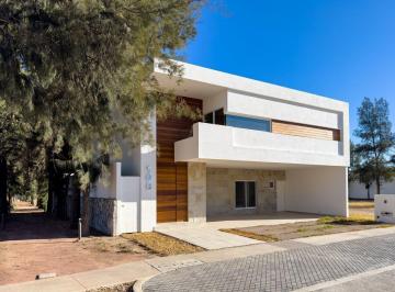 Casa en condominio · 354m² · 4 Recámaras · 3 Estacionamientos · Casa Priscila en Carmel (Poniente)