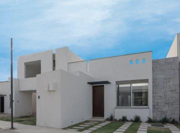 Casa · 110m² · 2 Recámaras · 2 Estacionamientos · Casa Arzola en Xaramá