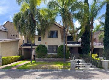 Casa · 435m² · 4 Recámaras · 4 Estacionamientos · Casa en Venta en Pulgas Pandas