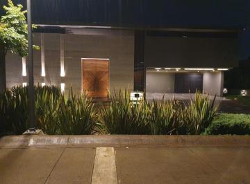 Casa · 1469m² · 6 Estacionamientos · Casa en El Molino Residencial y Golf