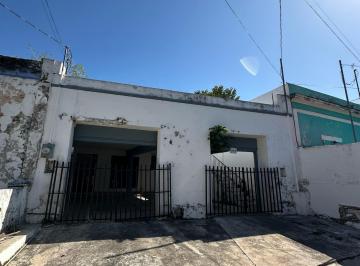 Casa · 451m² · 4 Estacionamientos · Casa Para Remodelar a 2 Cuadras de Paseo 60 Mérida Yucatán