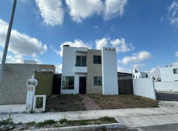 Casa · 200m² · 3 Recámaras · 4 Estacionamientos · Casa en Venta en Fracc. Lo Heroes