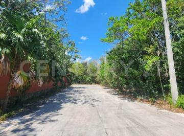 Terreno / Lote · 999m² · Terreno en Venta a Una de Av Colegios