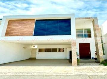 Casa · 337m² · 3 Recámaras · 2 Estacionamientos · Casa en Venta en Amorada Privada Residencial