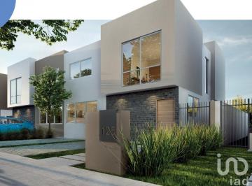 Casa · 155m² · 3 Recámaras · 2 Estacionamientos · Casa en Venta en Colinas de San Isidro, Zapopan, Jal