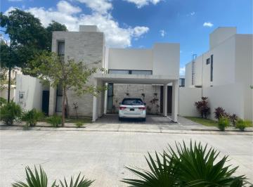 Casa de 4 habitaciones, Solidaridad · Casa Residencial en Playa del Carmen