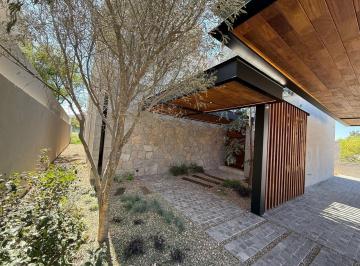 Casa de 4 habitaciones, Querétaro · Residencia de Autor en Altozano, Descubre El Lujo y La Exclusividad de Casa
