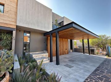 Casa de 4 habitaciones, Querétaro · Residencia de Autor en Venta en Altozano, 4 Recámaras, 5.5 Baños, Jardín, Lujo