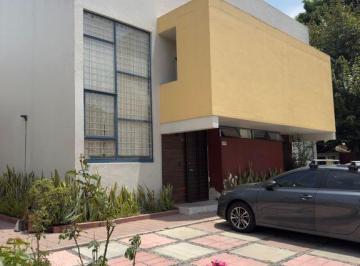 Casa · 125m² · 3 Recámaras · 1 Estacionamiento · Casa Remodelada Habitacional U Oficinas