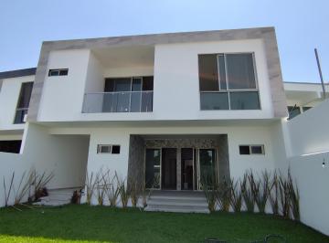 Casa de 4 habitaciones, Temixco · Preciosa Residencia con Amplio Jardin y Alberca en Burgos