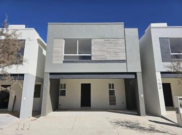 Casa · 120m² · 3 Recámaras · 2 Estacionamientos · Venta de Casa en Saltillo Coahuila Triana Residencial