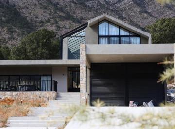 Casa · 600m² · 3 Recámaras · 6 Estacionamientos · Bellisima Casa Campestre en Arteaga Coahuila