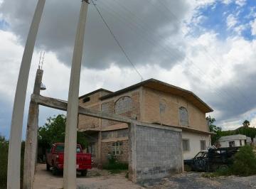 Casa de 1 habitación, Parras · Casa con 1 Recámara en Venta, 1236 m² Superficie de Terreno, Col. Esmeralda