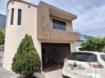 Casa de 3 habitaciones, Santa Catarina · Casa en Esquina