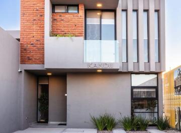 Casa · 100260m² · 3 Recámaras · 2 Estacionamientos · Casa - Fraccionamiento Zákia