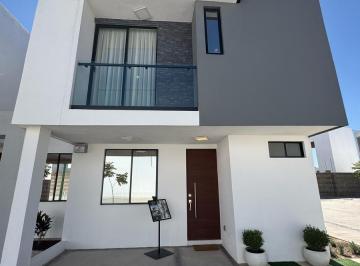 Casa · 105m² · 3 Recámaras · 2 Estacionamientos · Casa en León