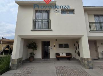 Casa de 3 habitaciones, León · Casa Nueva en Venta con Amplio Estudio, Ubicada Al Noreste de Léon, Gto.
