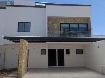 Casa · 232m² · 3 Recámaras · 3 Estacionamientos · Casa en Venta en Residencial Mallorca, Metepec