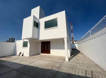 Casa · 240m² · 3 Recámaras · 3 Estacionamientos · Casa en Venta en Zinacantec