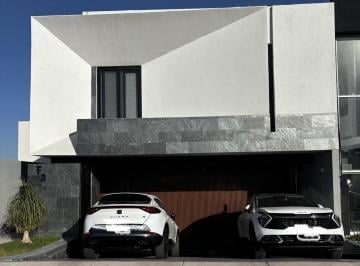 Casa · 232m² · 3 Recámaras · 2 Estacionamientos · Casa en Venta en Valles del Molino B León Gto.