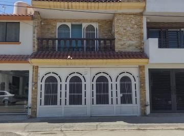 Casa · 240m² · 3 Recámaras · 2 Estacionamientos · Casa en Venta Portales de La Arboleda