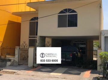 Casa · 270m² · 3 Recámaras · 1 Estacionamiento · Casa - Ampliacion Unidad Nacional (Ampliación)