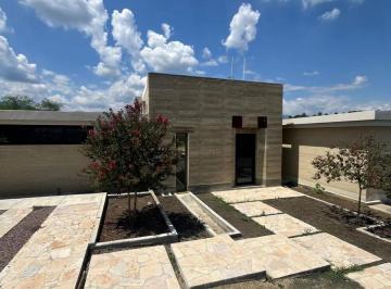 Quinta · 1800m² · 4 Recámaras · Venta de Quinta Campestre en Montemorelos