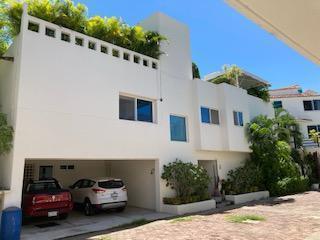 Casa · 400m² · 3 Recámaras · 2 Estacionamientos · Se Vende Casa Residencial en Zona Diamante de Acapulco
