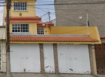 Casa de 4 habitaciones, Nezahualcóyotl · Bonita Casa en Una Exelente Ubicacion Cerca de Escuelas Parques y Hospitales