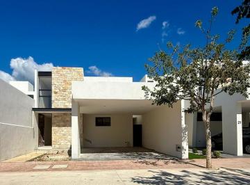 Casa · 313m² · 4 Recámaras · 2 Estacionamientos · Casa Residencial en Venta en Mérida