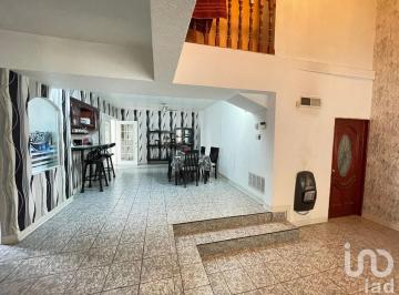 Casa · 214m² · 4 Recámaras · 8 Estacionamientos · Se Vende Casa en Frac Villas del Bravo en Cd Juarez