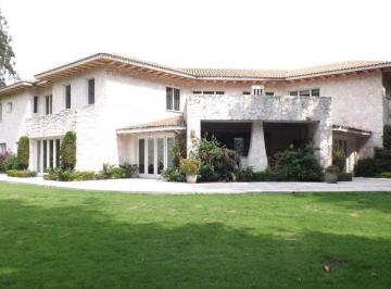 Casa · 1206m² · 6 Recámaras · 10 Estacionamientos · Agradable Residencia en Ocoyoacac con Gran Jardin