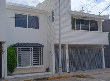 Casa · 232m² · 5 Recámaras · 2 Estacionamientos · Casa en Venta en Colonia Gabriel Pastor 2da Secc. Puebla, Puebla
