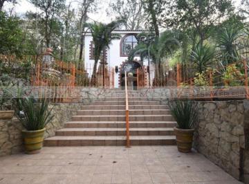 Casa · 810m² · 5 Recámaras · 2 Estacionamientos · Casa en Venta en San Pedro Garza García