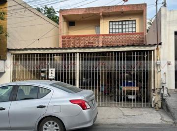 Casa · 256m² · 4 Recámaras · 2 Estacionamientos · Casa en Venta en San Pedro Garza García