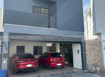 Casa · 300m² · 4 Recámaras · 2 Estacionamientos · Casa en Venta en General Escobedo